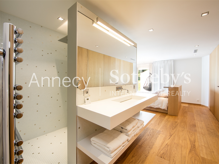 Maison Annecy - 3 chambres - 293m²