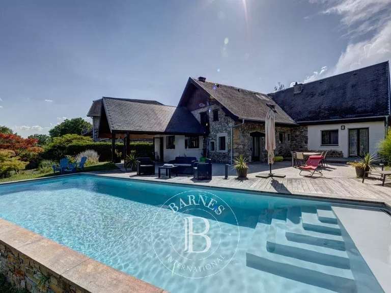 Maison Annecy - 3 chambres - 211m²