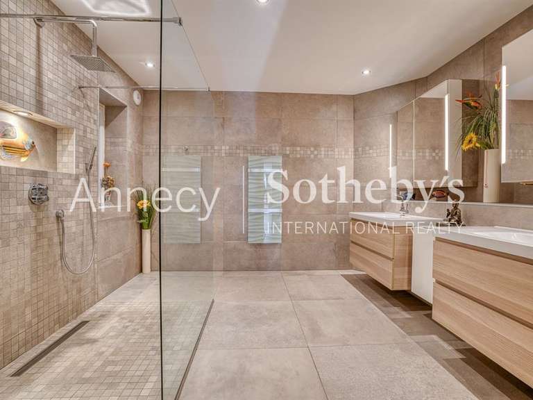 Maison Annecy - 5 chambres - 660m²