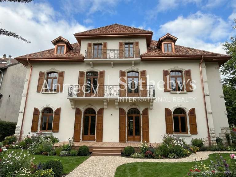 Maison Annecy - 13 chambres - 593m²