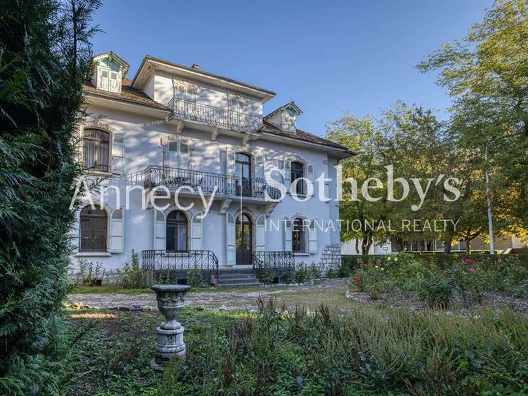 Maison Annecy - 13 chambres - 593m²