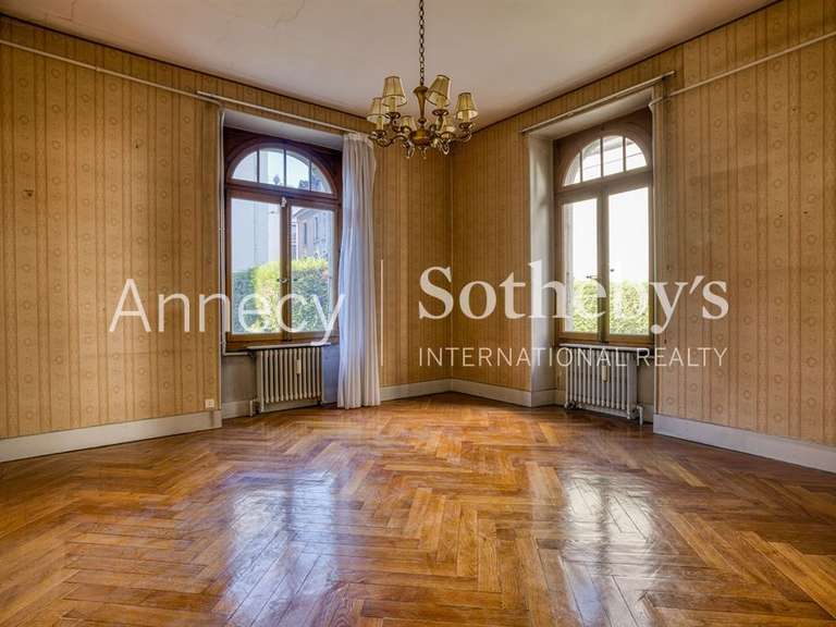 Maison Annecy - 13 chambres - 593m²