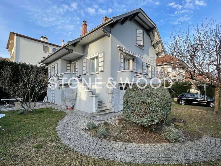 Maison Annecy - 4 chambres - 221m²