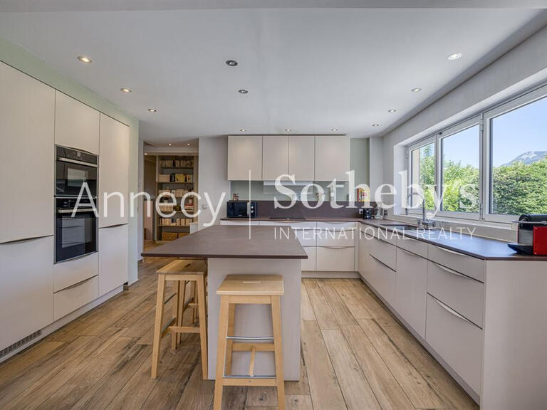 Maison Annecy-le-Vieux - 4 chambres - 210m²