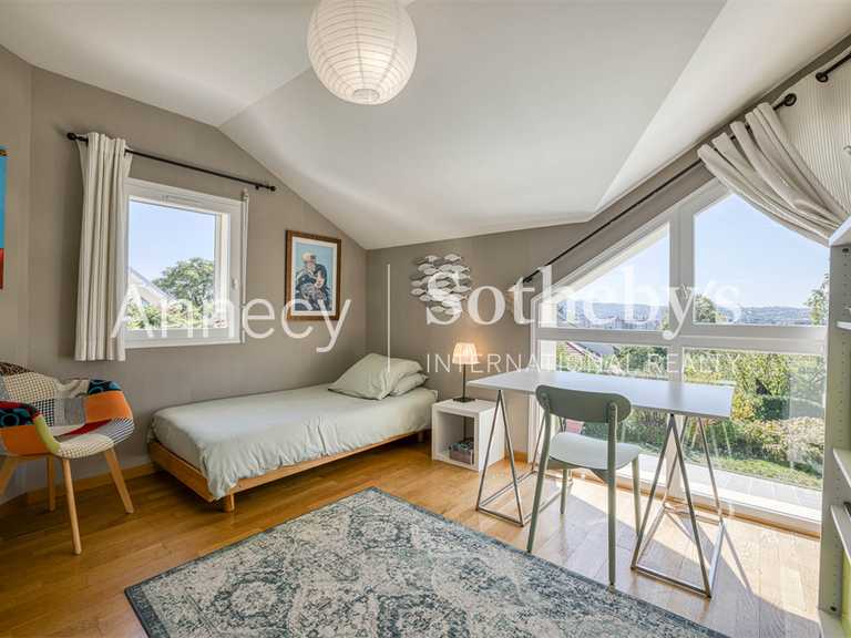 Maison Annecy-le-Vieux - 5 chambres - 208m²