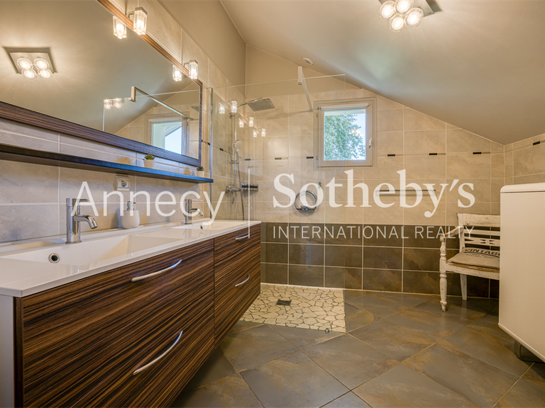 Maison Annecy-le-Vieux - 5 chambres - 208m²