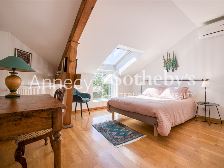 Maison Annecy-le-Vieux - 5 chambres - 208m²