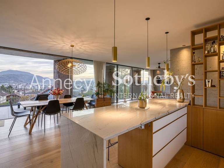 Maison Annecy-le-Vieux - 4 chambres - 288m²
