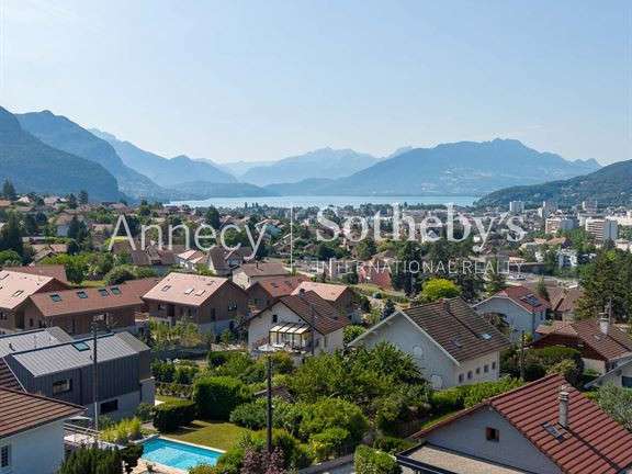 Maison Annecy-le-Vieux - 4 chambres - 288m²