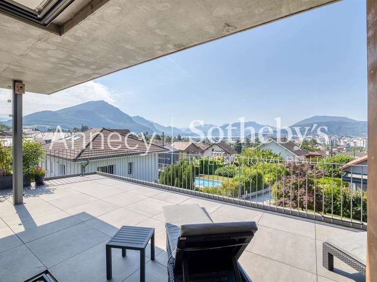 Maison Annecy-le-Vieux - 4 chambres - 288m²