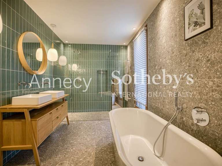 Maison Annecy-le-Vieux - 4 chambres - 288m²