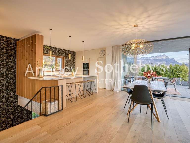 Maison Annecy-le-Vieux - 4 chambres - 288m²