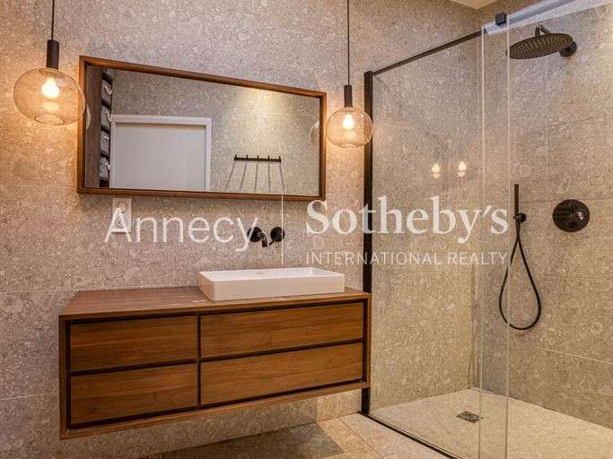 Maison Annecy-le-Vieux - 4 chambres - 288m²