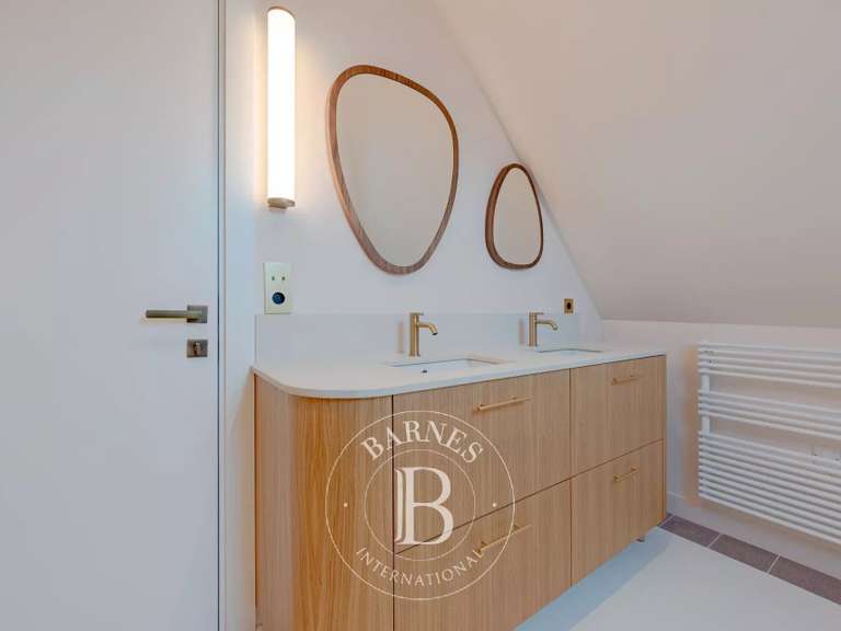 Maison Annecy-le-Vieux - 5 chambres - 220m²