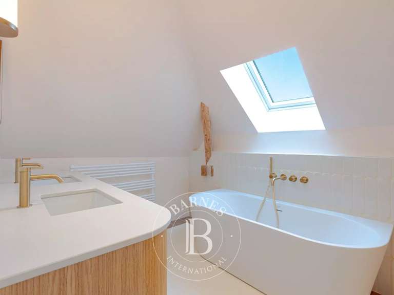 Maison Annecy-le-Vieux - 5 chambres - 220m²