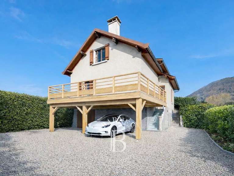 Maison Annecy-le-Vieux - 3 chambres - 214m²