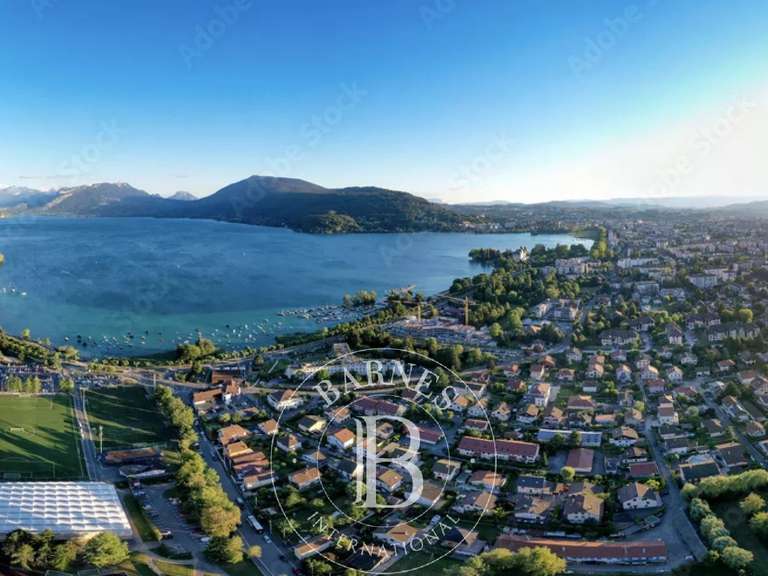 Maison Annecy-le-Vieux - 3 chambres - 214m²