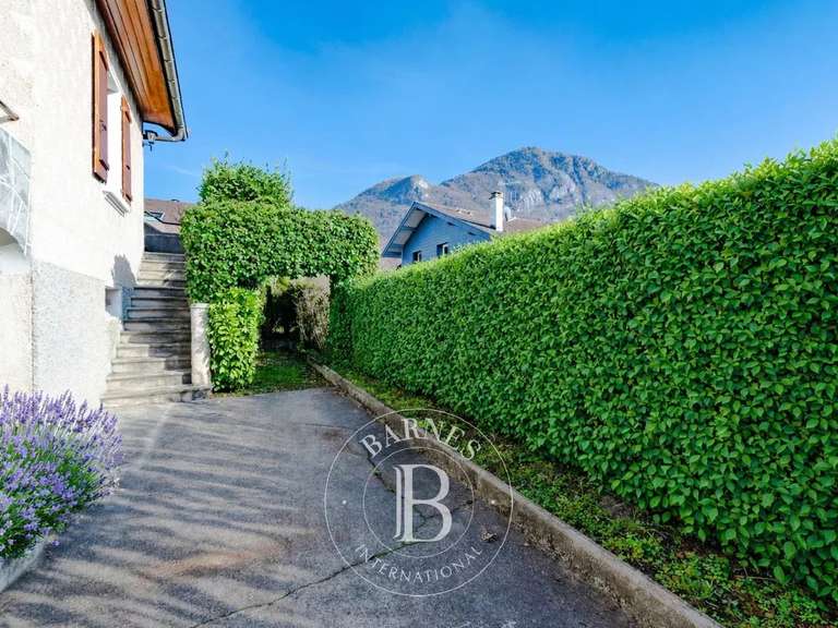 Maison Annecy-le-Vieux - 3 chambres - 214m²