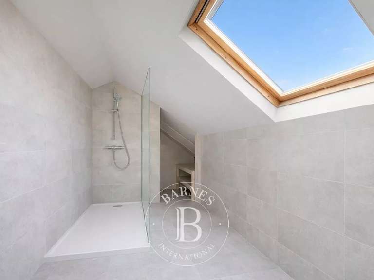 Maison Annecy-le-Vieux - 3 chambres - 214m²