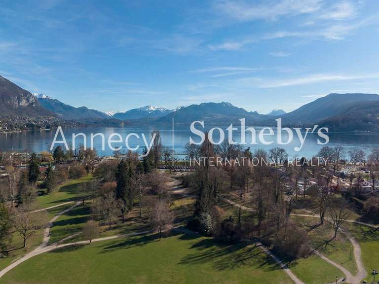 Maison Annecy-le-Vieux - 4 chambres - 254m²