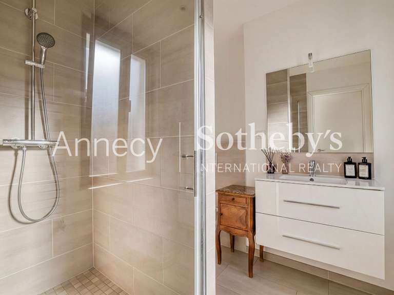 Maison Annecy-le-Vieux - 4 chambres - 254m²