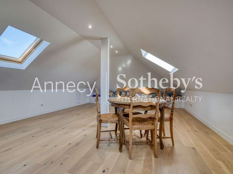 Maison Annecy-le-Vieux - 4 chambres - 254m²