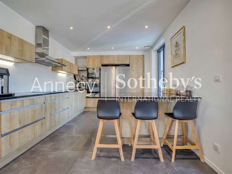 Maison Annecy-le-Vieux - 4 chambres - 254m²