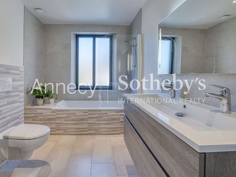 Maison Annecy-le-Vieux - 4 chambres - 254m²