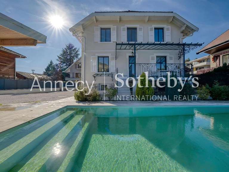 Maison Annecy-le-Vieux - 4 chambres - 254m²