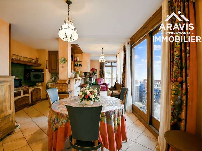 Maison Annecy-le-Vieux - 6 chambres - 266m²