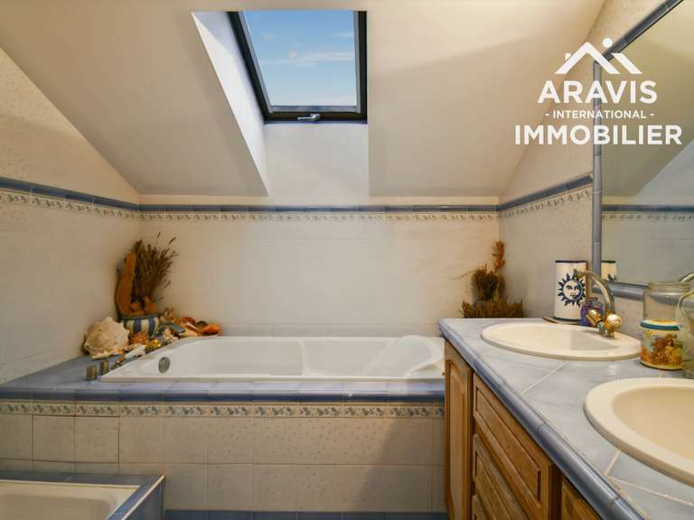 Maison Annecy-le-Vieux - 6 chambres - 266m²