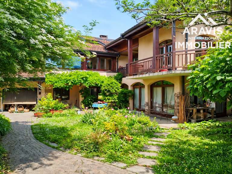 Maison Annecy-le-Vieux - 6 chambres - 266m²