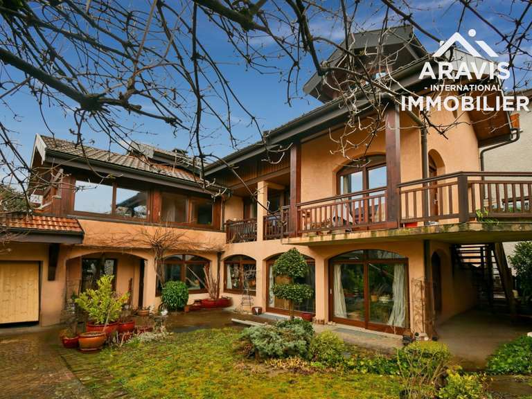 Maison Annecy-le-Vieux - 6 chambres - 266m²