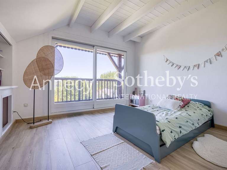 House Annecy-le-Vieux - 4 bedrooms - 210m²