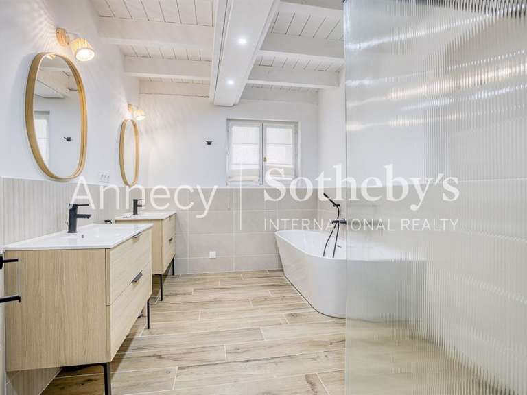 House Annecy-le-Vieux - 4 bedrooms - 210m²