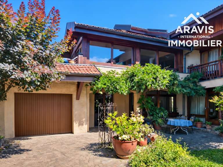 Maison Annecy-le-Vieux - 6 chambres - 266m²