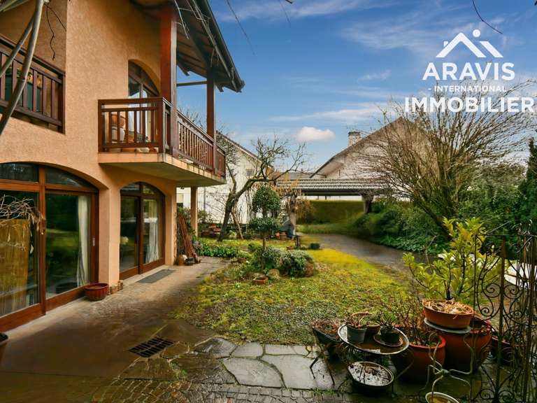 Maison Annecy-le-Vieux - 6 chambres - 266m²
