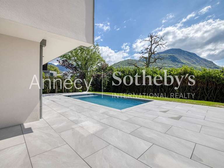 Maison Annecy-le-Vieux - 5 chambres - 217m²