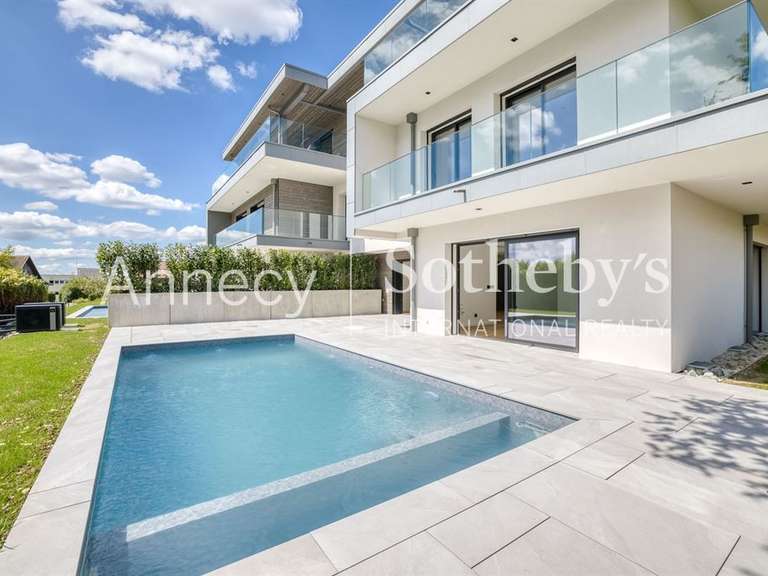 Maison Annecy-le-Vieux - 5 chambres - 217m²