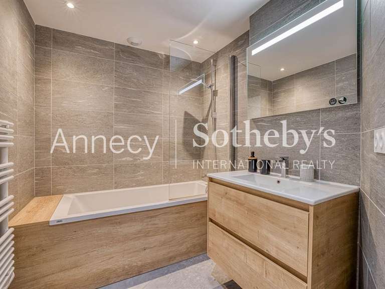 Maison Annecy-le-Vieux - 3 chambres - 174m²