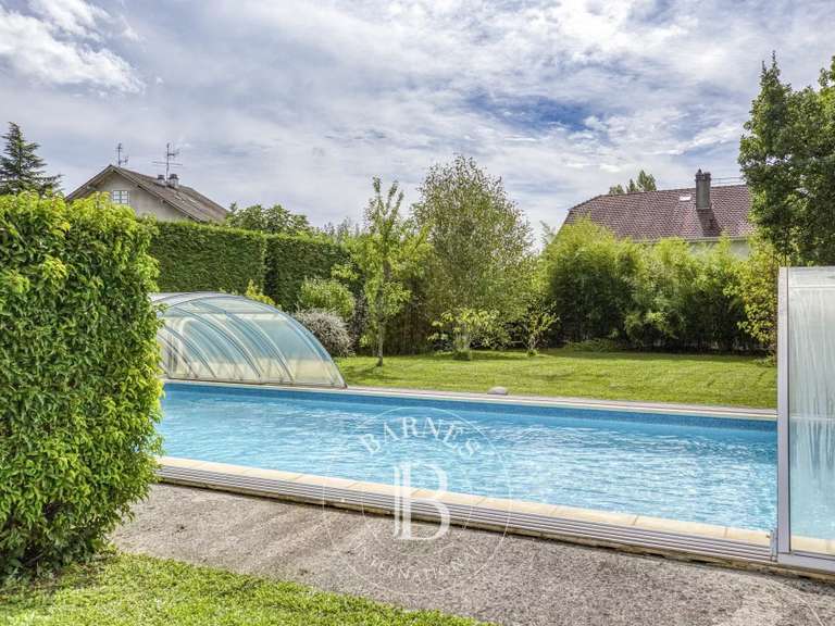 Maison Annemasse - 5 chambres - 359m²