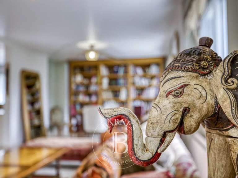 Maison Annemasse - 5 chambres - 359m²