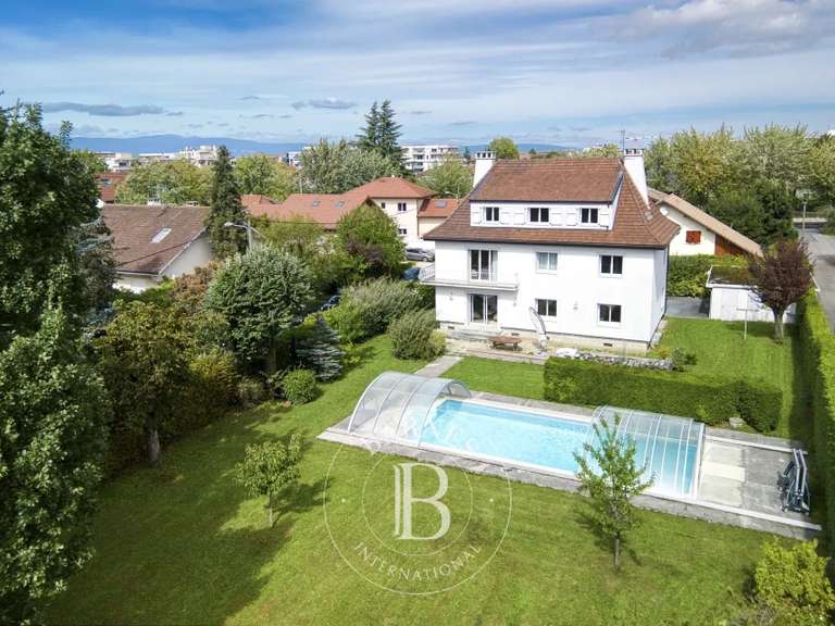 Maison Annemasse - 5 chambres - 359m²