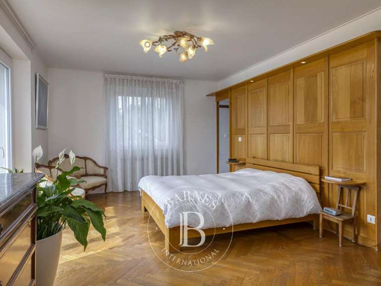 Maison Annemasse - 5 chambres - 359m²