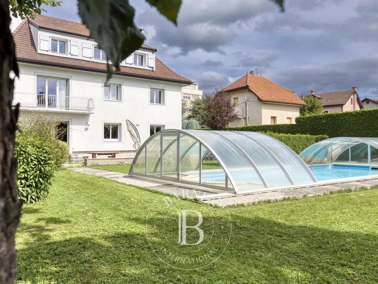 Maison Annemasse - 5 chambres - 359m²