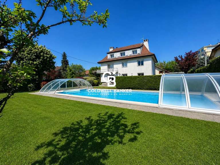 Maison Annemasse - 4 chambres - 360m²