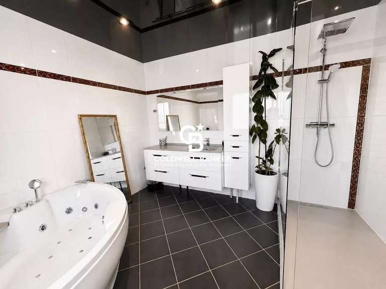 Maison Annemasse - 4 chambres - 360m²