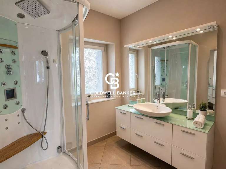 Maison Annemasse - 4 chambres - 360m²