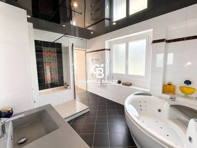 Maison Annemasse - 4 chambres - 360m²