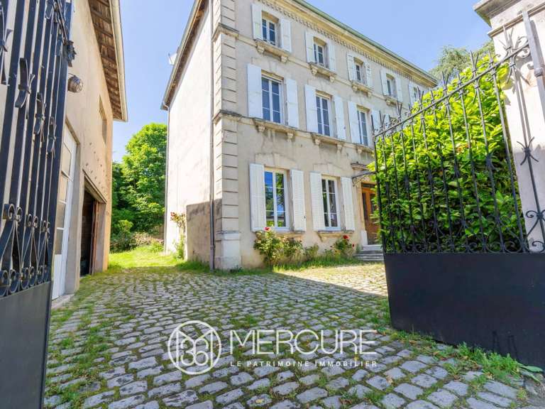 House Anneyron - 7 bedrooms - 330m²